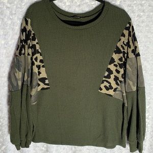 Camouflage accents on sleeves